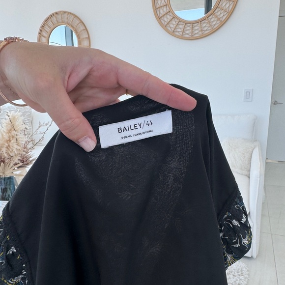 Super flattering Bailey 44 top - Picture 2 of 7